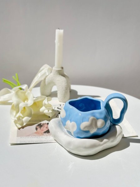 كوب الغيوم المميز مع قاعدة غيمة