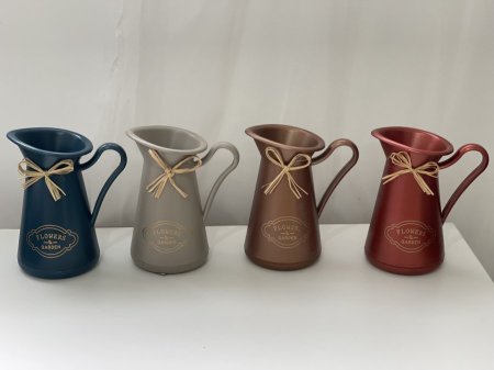 ابريق بلاستيك على شكل فازة