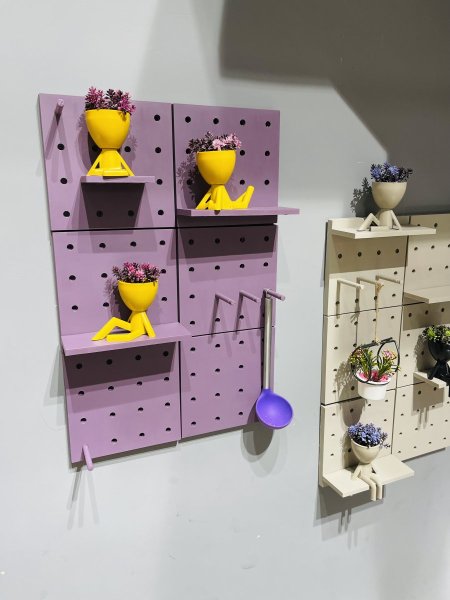 رفوف بلاستيك بعدة الوان